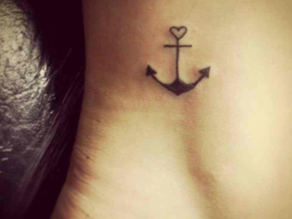 15 Cute Anchor Tattoos That Aren’t Cliche