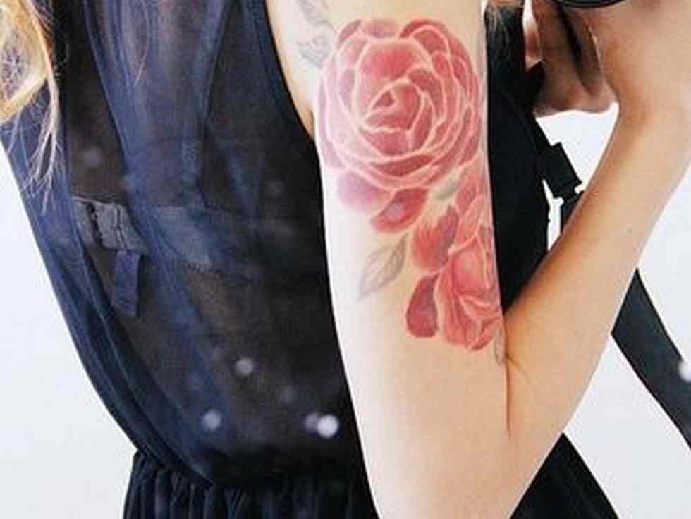 15 No Line Flower Tattoos You Should Love