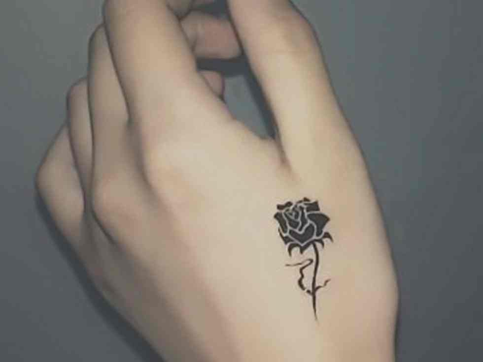 20 Cute Tiny Tattoo Concepts for Women