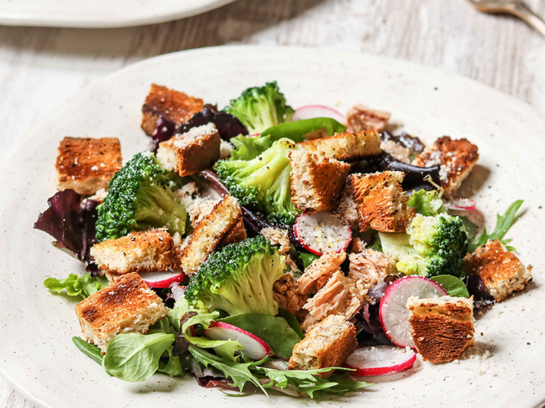 TUNA & BROCCOLI SALAD WITH HONEY VINAIGRETTE